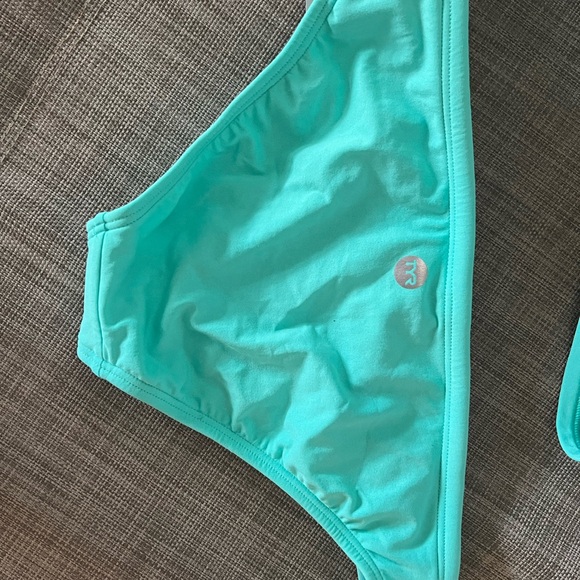 Tyr Competitive Two Piece Swimsuit (10 bottom/8 top) - Picture 4 of 6
